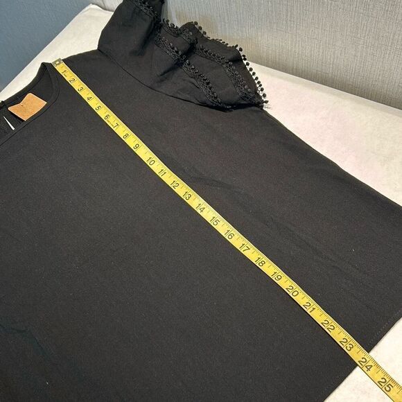 NEW Daisy Ruffle Sleeve Blouse Top Black Sz Large Short Cap Sleeve Crew Neck - Picture 7 of 7